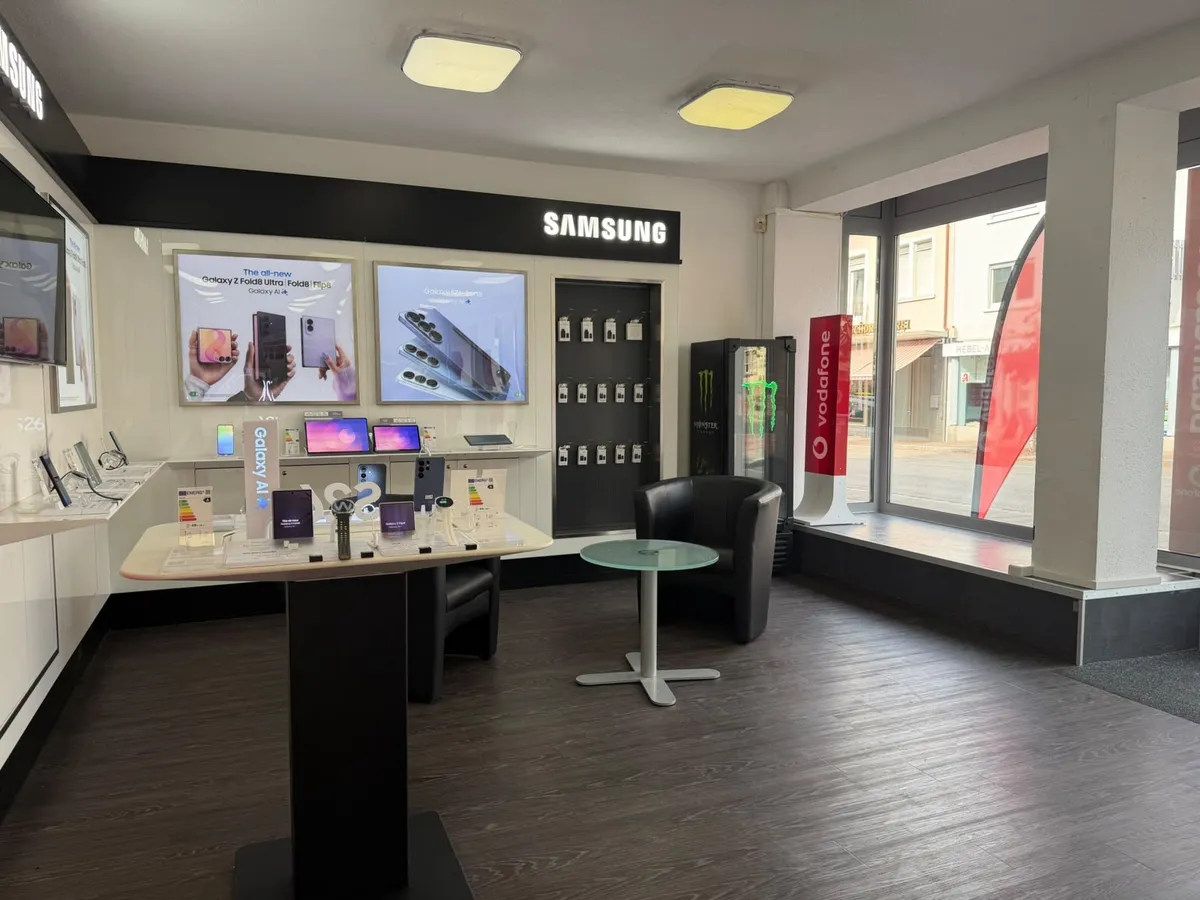 Smartphones zum Ausprobieren im Vodafone Fachcenter Müllheim